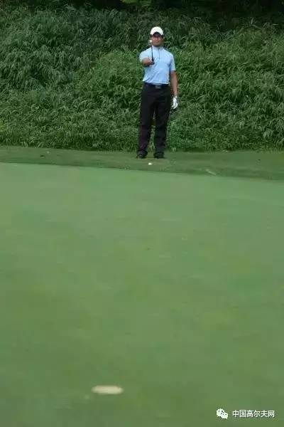 1分钟教你正确的高尔夫姿势,高尔夫的十个小技巧