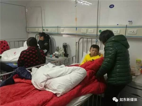 一岁多宝宝突然呕吐腹泻怎么回事,澄潭幼儿园小孩拉肚子呕吐