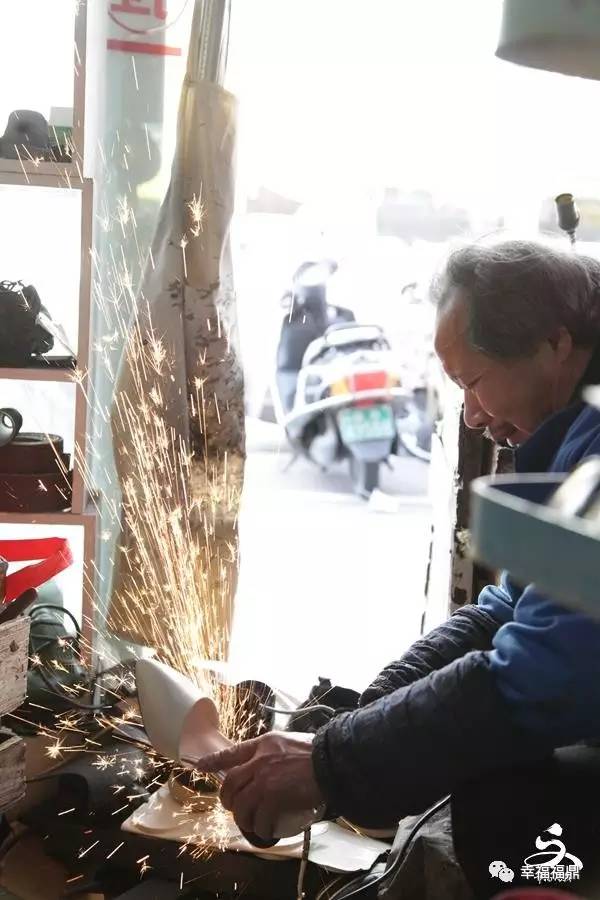 「他们的“江湖”」一位讲究的补鞋匠