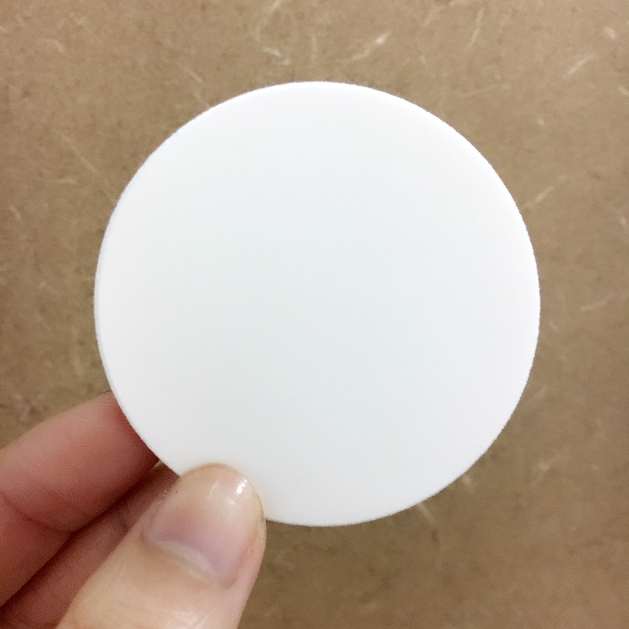 按压会有粉底液的粉饼,按压一下就可以出粉底的粉饼