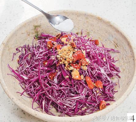 凉拌紫甘蓝清脆爽口好吃不长肉,紫甘蓝怎么凉拌好吃有营养