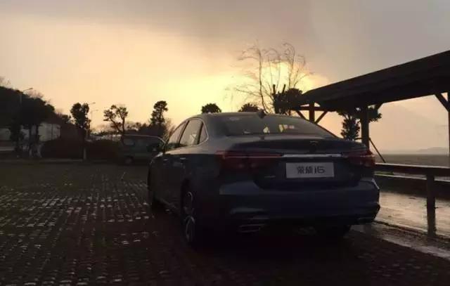 荣威i6建议买吗,试驾荣威ei6旗舰版