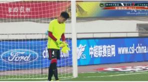 辽宁队4分钟被吹8次犯规,换人名额用完门将被罚下怎么办