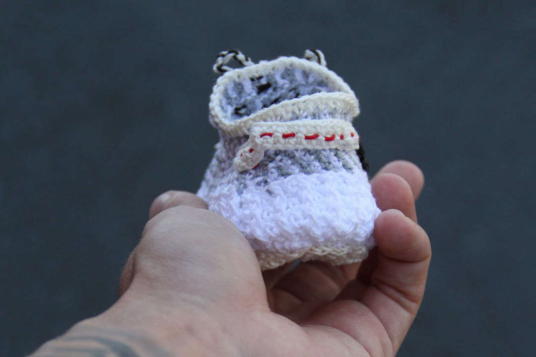 侃爷爆火的鞋叫什么,侃爷最近上脚的鞋子