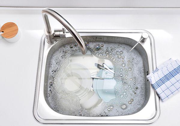 厨房水槽堵了倒可乐,厨房水槽堵住了矿泉水瓶如何解决