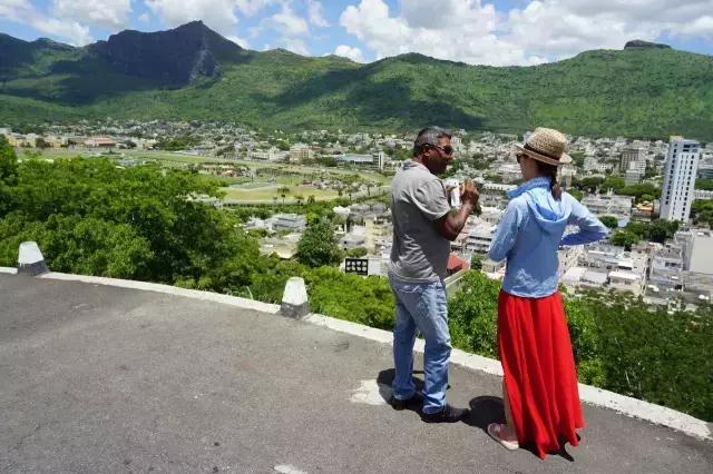 毛里求斯，拿水壶换保时捷的天堂