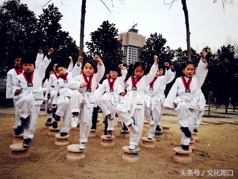 足球进中小学,足球教练员进校园