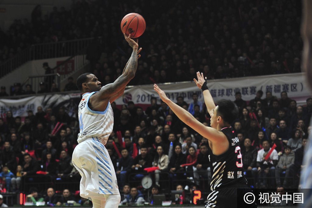 独揽43分击溃辽宁后卫线*疆新**暌违多年终于等到这杆枪