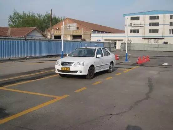 怎样平稳停入停车位,三种常见停车位的停车方法2019