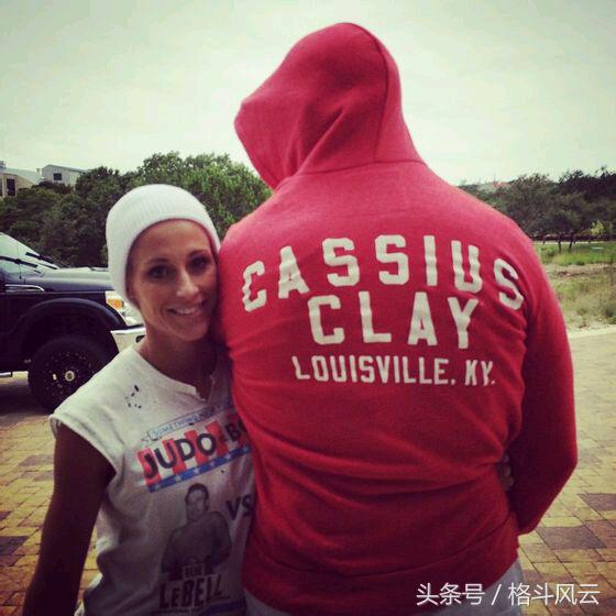 卢瑟夫和米兹拉娜,wwe拉娜跪地向卢瑟夫认错