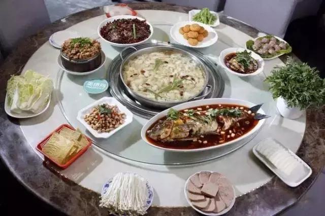 自从踏上重庆地铁2号线，减肥之路越来越远，美食吃得停不下来~