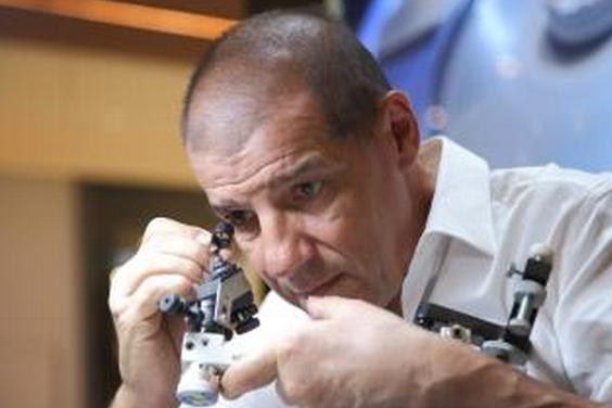 女孩将沙子里捡到的石头送给猎人，结果这个城市的鸭子全被杀光了