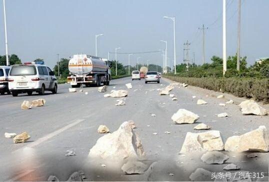 车辆底盘被刮问题严重吗,轿车底盘太低容易碰底怎么办