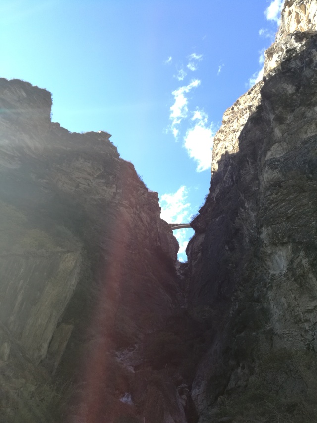 大漠户外旅行虎跳峡徒步详解,虎跳峡徒步168级勇者云梯