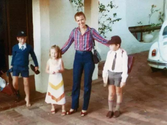 她是营养师，50年模特生涯，63岁还拍裸体封面！