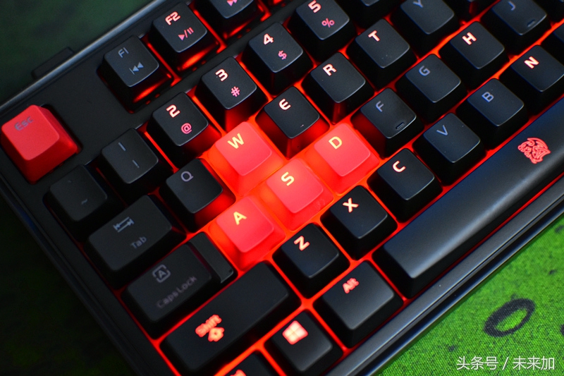 弹指跳动清脆音符，拓荒者MEKAPRO机械键盘青轴版评测