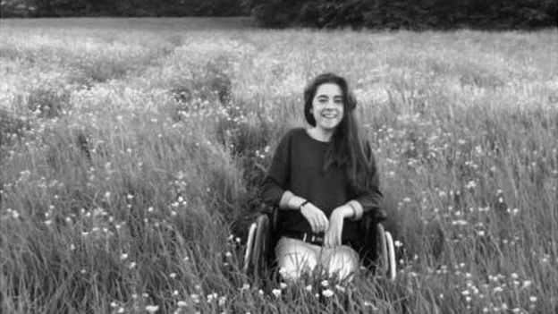 少女在跑步时失去意识