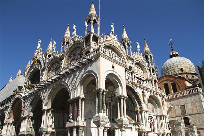 威尼斯景点彩虹岛,威尼斯有哪些美丽的岛屿