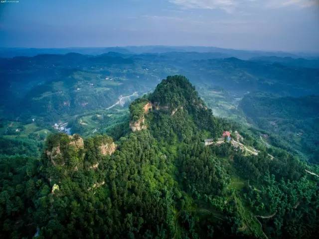 看山看水看日出日落,看山看水看古村