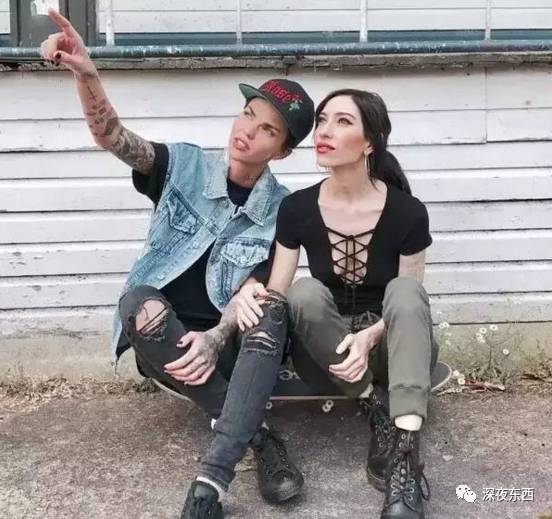 深夜东西｜在男女神之间切换自如的酷女孩，把多少姑娘都掰弯了……