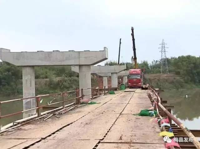 开足马力抓生产持续发力抓进度,聚焦强化招商引资