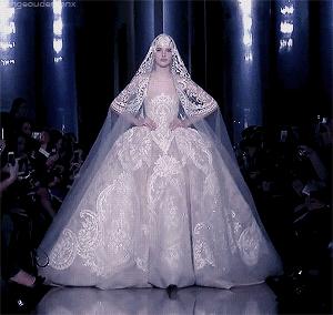 婚纱为什么显胸大,婚纱为什么一定是红色