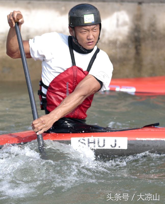 四川凉山灵魂舞者,浪尖上的舞者三亚