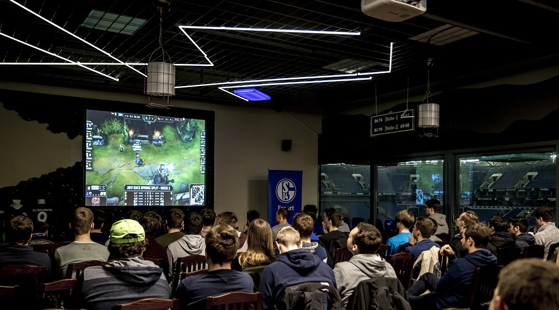 电竞｜足球俱乐部的电竞对决皇家蓝对战巴黎圣日耳曼