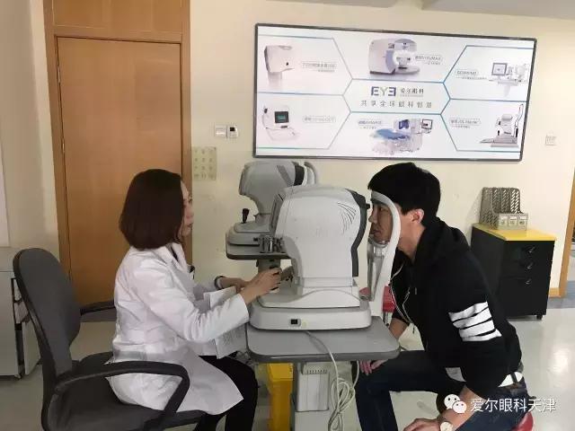 体育名嘴选择天津爱尔，全飞秒术前检查直播引万人关注