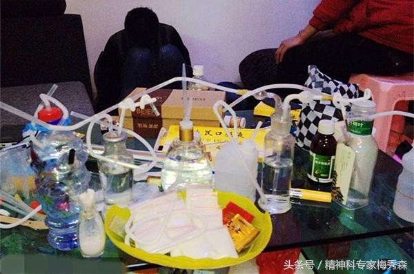 月经吃冰冻的东西有什么危害,经期喝冰沙会怎样