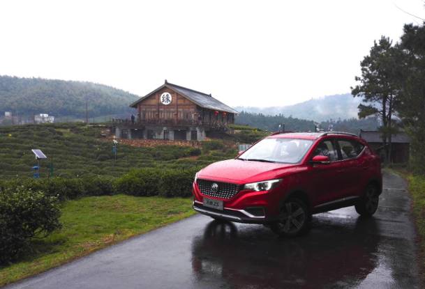 可以遥控泊车电动汽车,名爵zs智能辅助驾驶