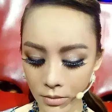 怎么样贴假睫毛才是正确的,贴假睫毛原来如此简单
