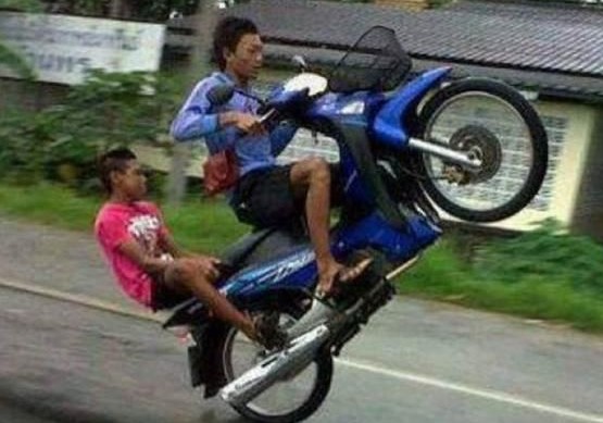 路上要是见到这么多钱，你们会怎么办？花掉还是还给人家