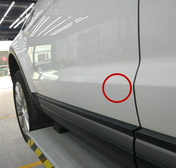 现场实拍：路虎极光车门小坑怎么修不伤原车漆