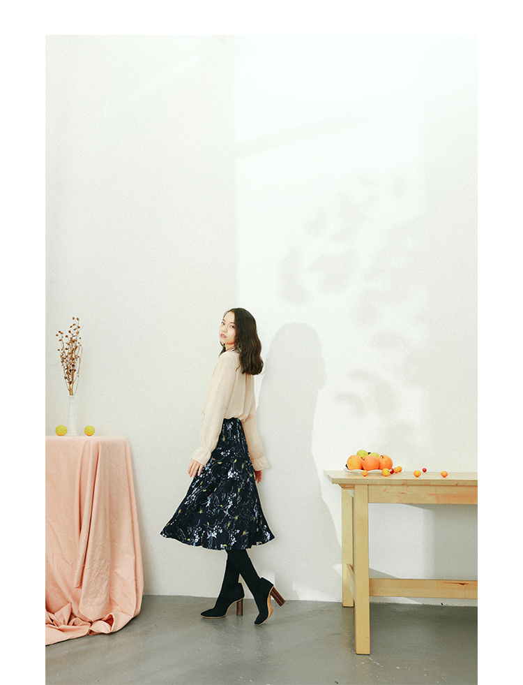 春天碎花连衣裙,春天红色碎花裙怎么搭配好看