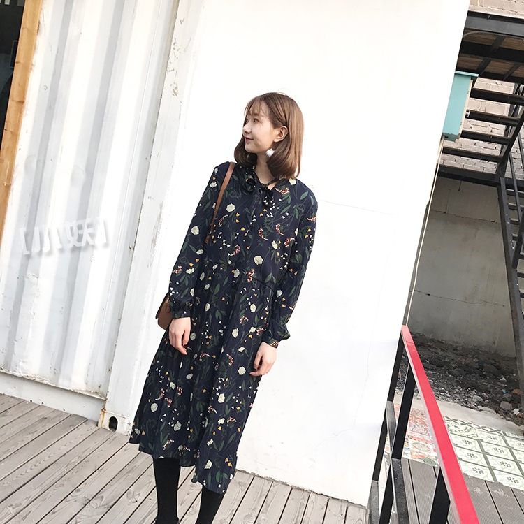 春天碎花连衣裙,春天红色碎花裙怎么搭配好看