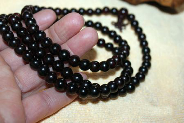 男生戴108小叶紫檀手串,小叶紫檀不能戴手上吗