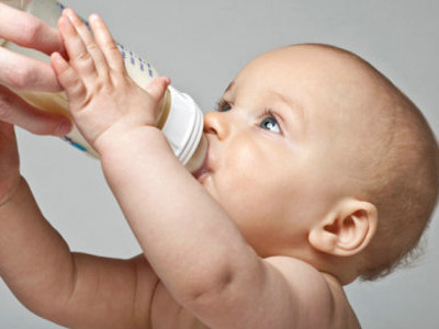 婴儿尿白,婴儿尿黄是什么原因怎么解决