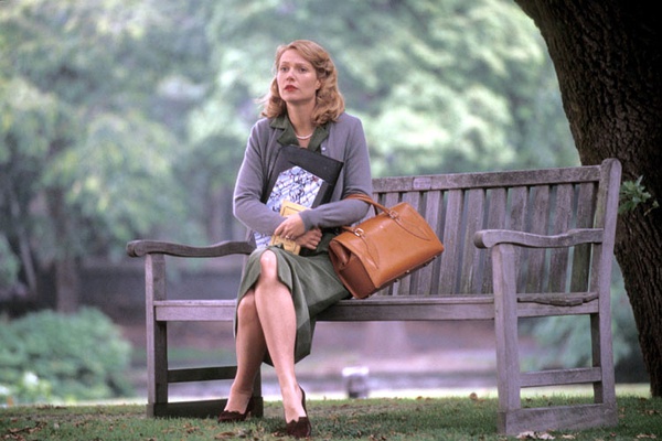 19岁女大学生失眠30晚藏入地窖自杀，被发现后接受电疗获新生