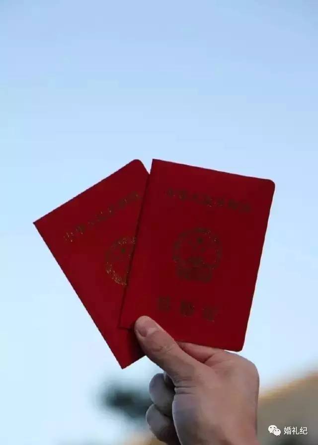 在朋友圈晒领证的那张照片,千万别学大s和奶茶妹妹!