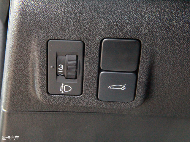 标致3012016款1.6l自动尊崇版,中期改款大变样