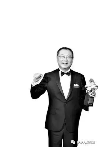 请问，走一趟迈阿密国际电影节红毯一共需要多少步？