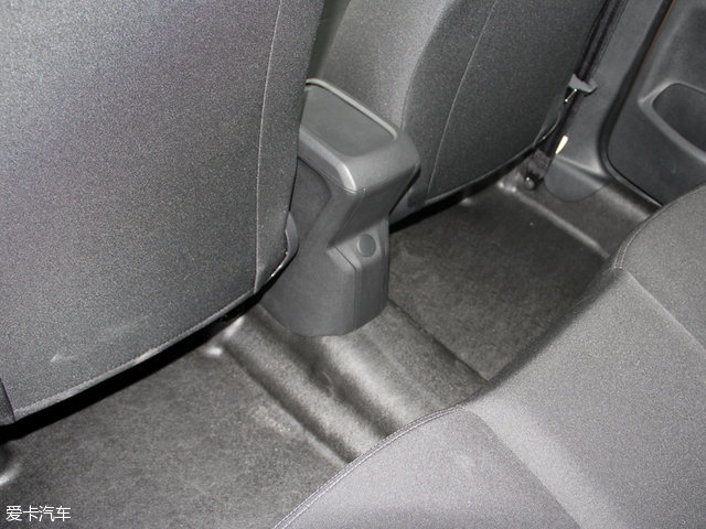 标致3012016款1.6l自动尊崇版,中期改款大变样