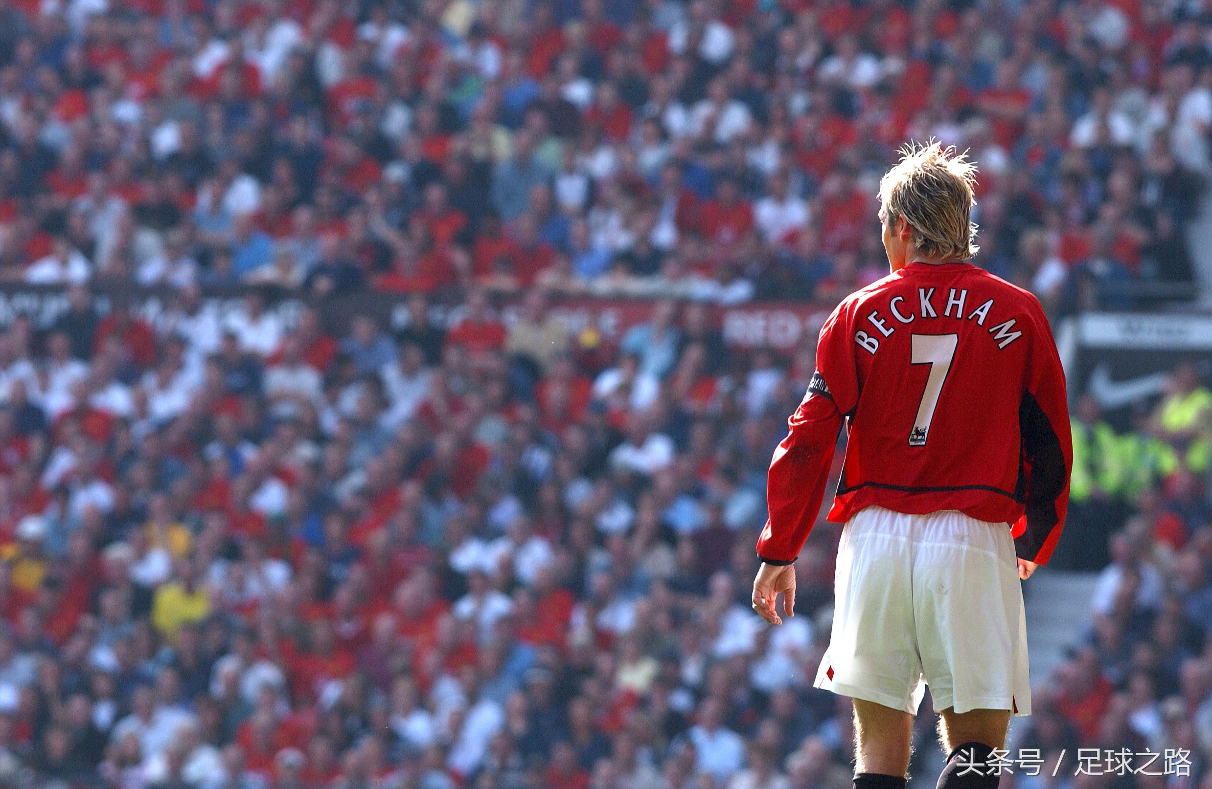 如何踢出弧线球,踢出弧线球的视频