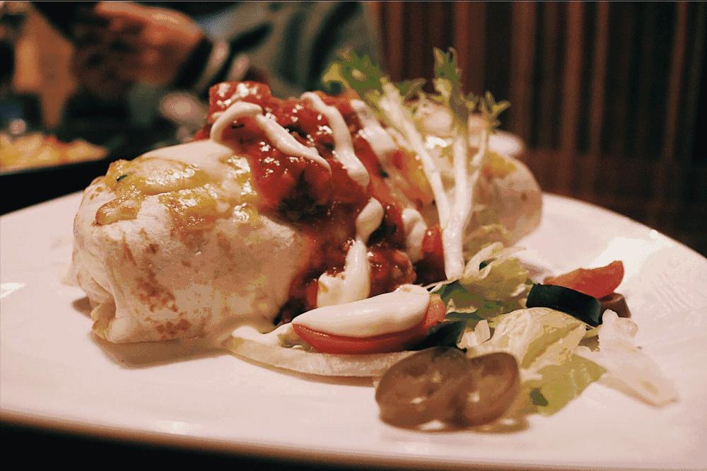 想走在有酒有肉的下沙街道，回忆无忧无虑的大学时光