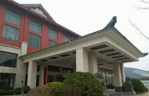 一起泡个温泉,温泉泡池冬天来一场暖暖温泉旅行