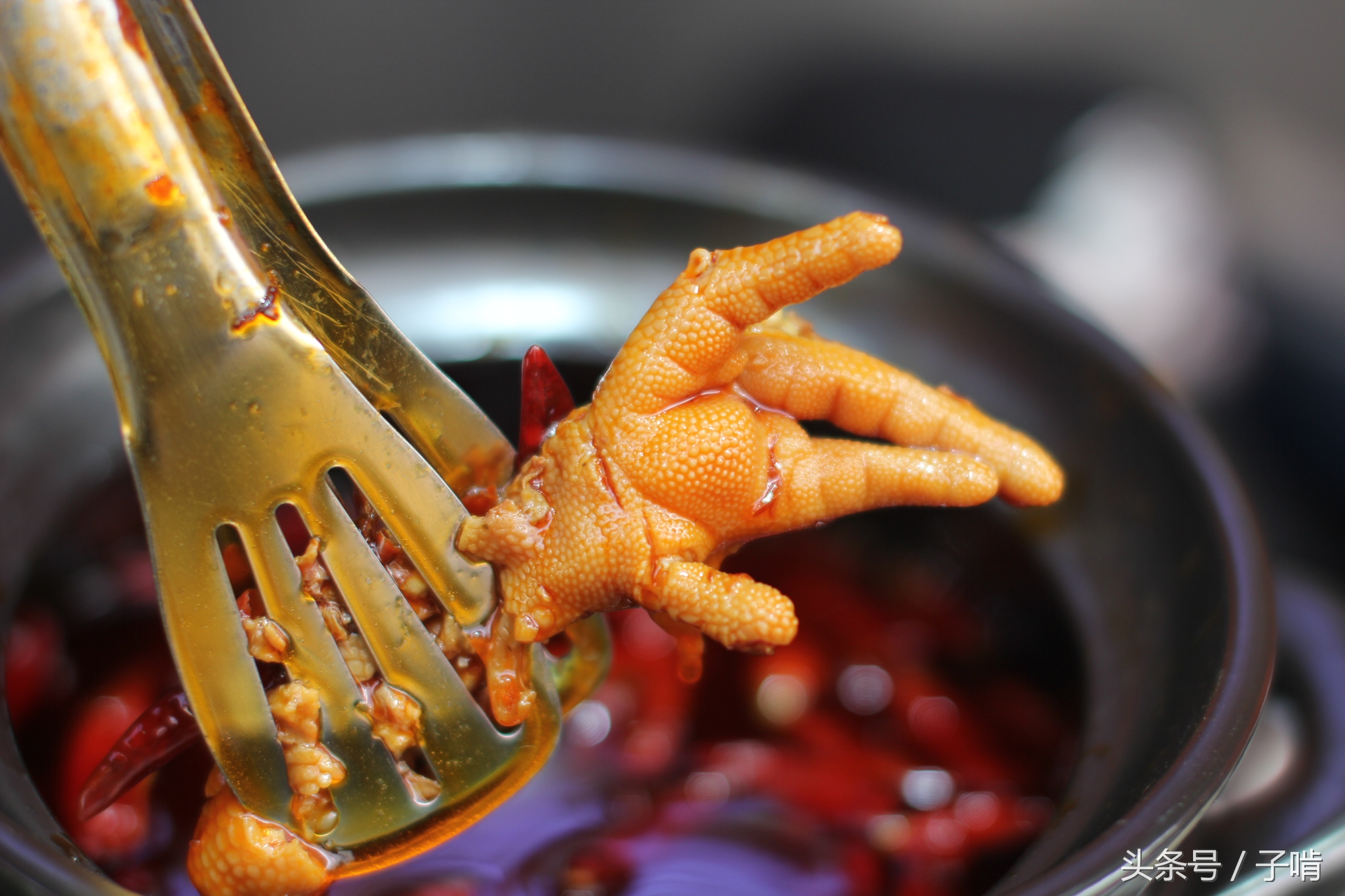 10块钱三个鸡爪,一包十几块的火锅鸡爪