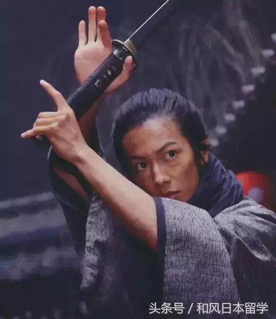 佐藤健生活中究竟是个什么样的人,佐藤健被评为最想拥有的容貌之一