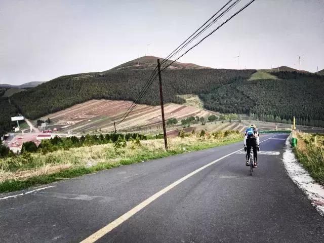 入门攀爬自行车怎么选,入门级选什么样的运动自行车