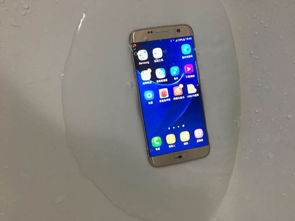 三星s7edge日版单卡上市价格,2019还值得买三星s7edge吗